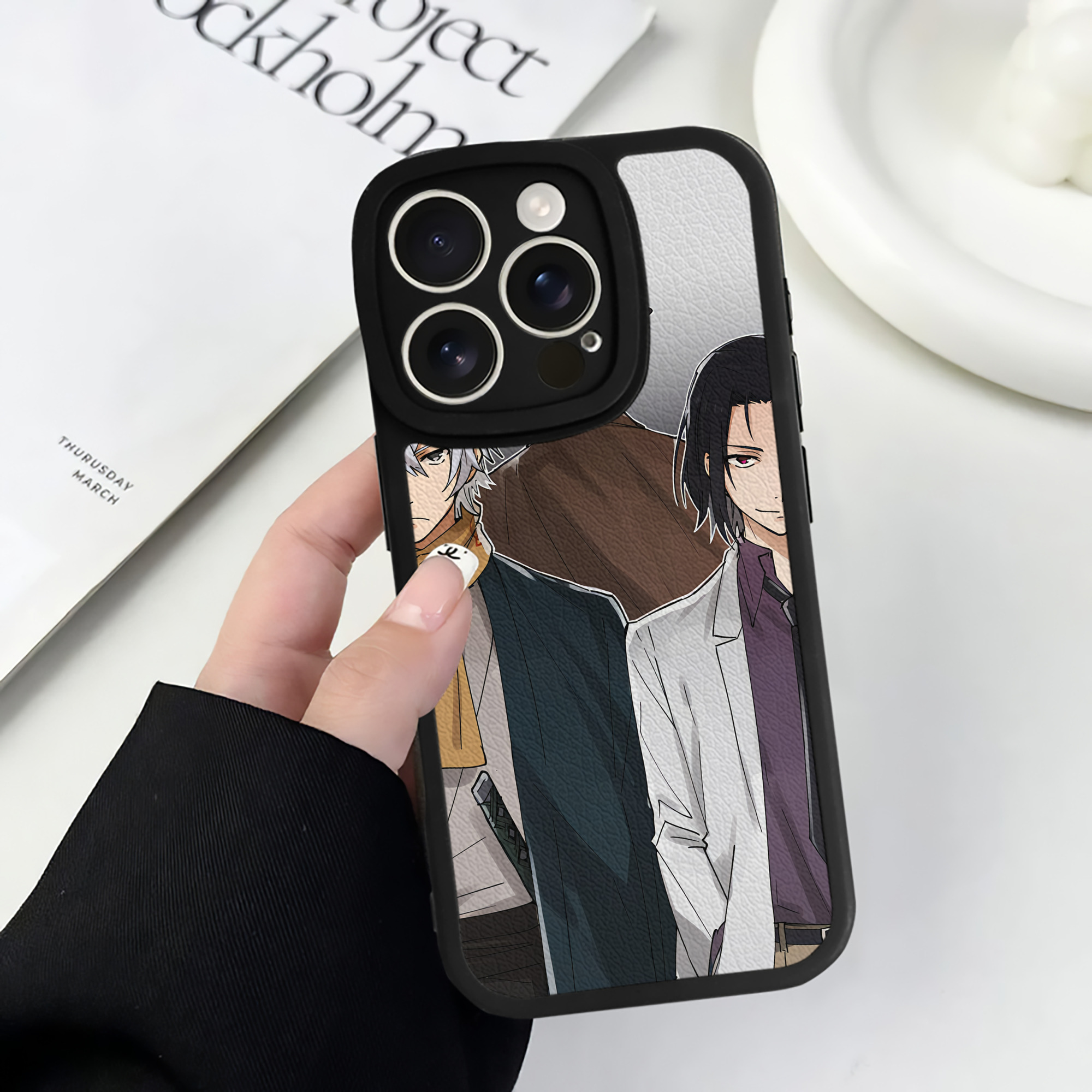 （画像用） 文豪ストレイドッグス Bungo Stray Dogs 【iPhone 16シリーズ対応】シリコンスマホケース（レザー調） 材質：シリコン